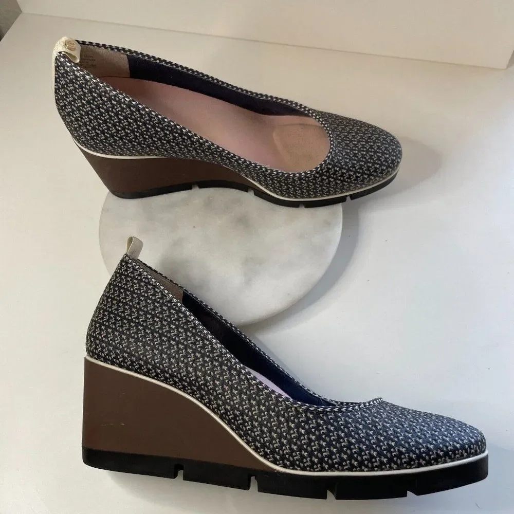 Betabrand Women's Blue All Weather Wedge Shoes Size 9M‎